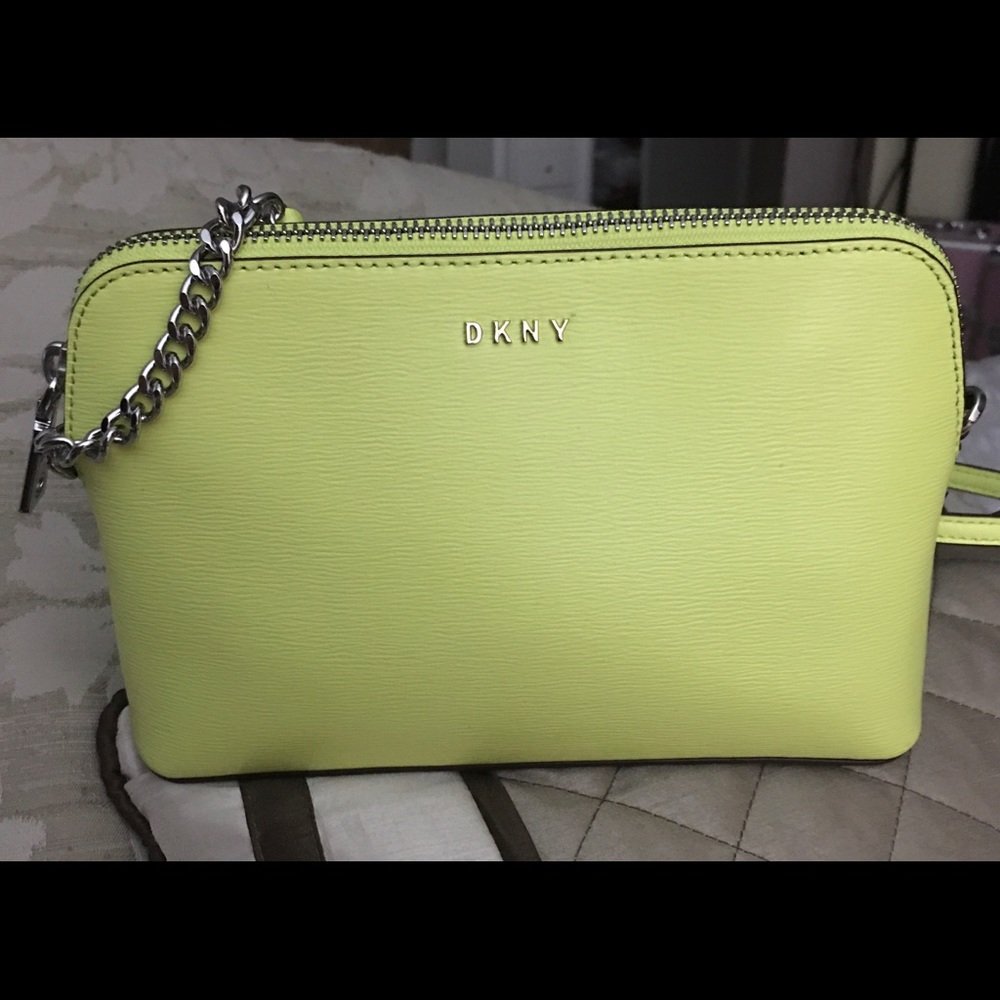 ⭐️HOST PICK⭐️ NWT 💯% Authentic DKNY Leather Crossbody